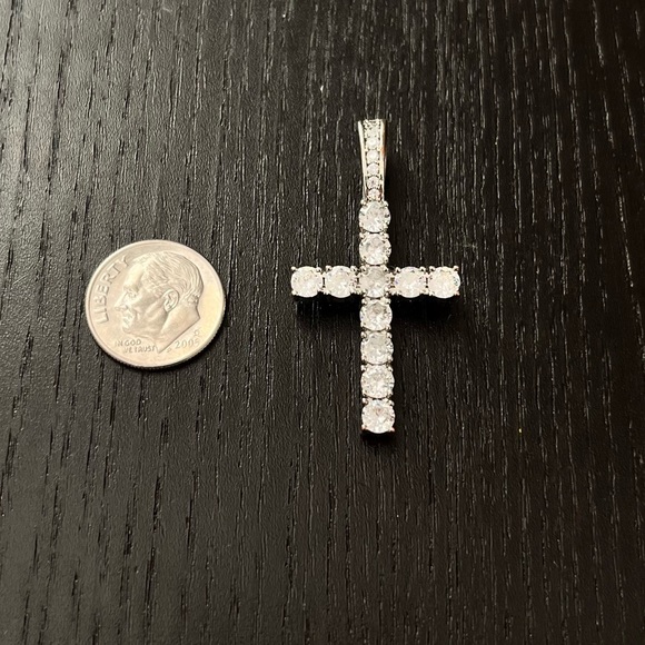 Silver Moissanite iced out cross - Picture 1 of 2